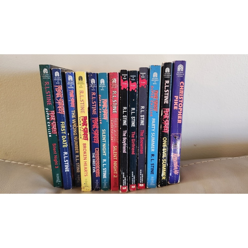 Lot 12 FEAR STREET and Ghosts of Fear Street Books R L Stine Silent Night